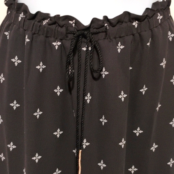 LOFT Skirt - Picture 2 of 16